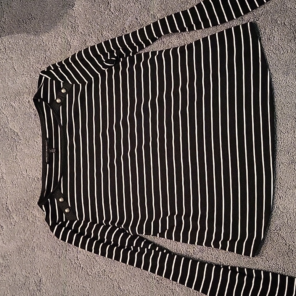 Black House White Market Black and White Stripe, size L